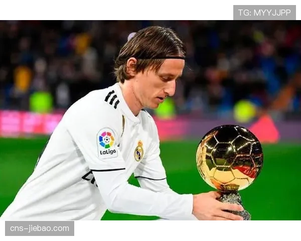 人物特写：39岁莫德里奇替补登场策动绝杀，伯纳乌起立鼓掌